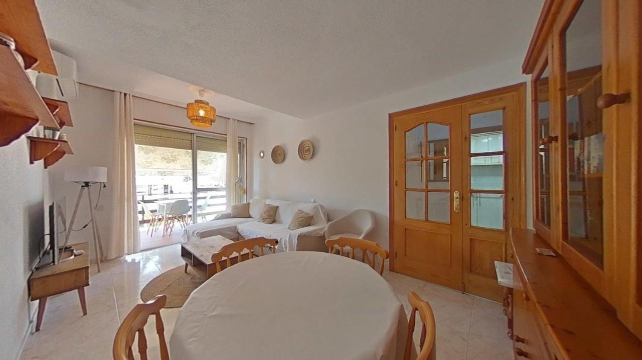 Acogedor En La Carihuela Con Plaza De Garaje Garantizada! Sol Montemar Apartment Torremolinos Ngoại thất bức ảnh
