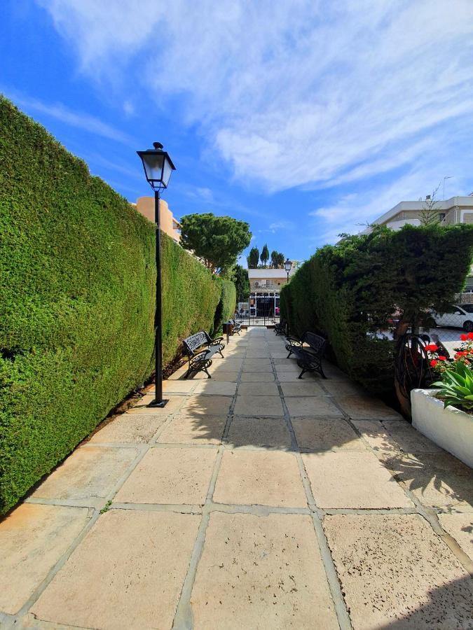 Acogedor En La Carihuela Con Plaza De Garaje Garantizada! Sol Montemar Apartment Torremolinos Ngoại thất bức ảnh