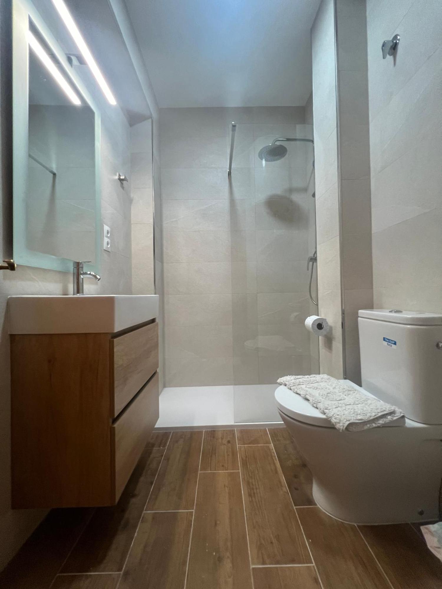 Acogedor En La Carihuela Con Plaza De Garaje Garantizada! Sol Montemar Apartment Torremolinos Ngoại thất bức ảnh